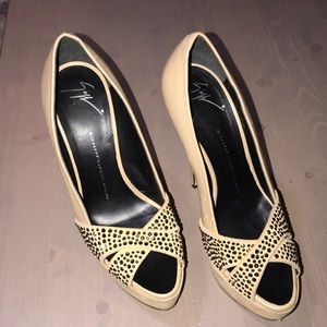 Giuseppe peep toe pump